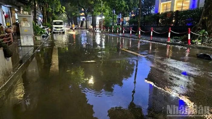Trên địa bàn thành phố vẫn tiếp tục có mưa và dự báo mưa còn diễn biến trong thời gian tới.