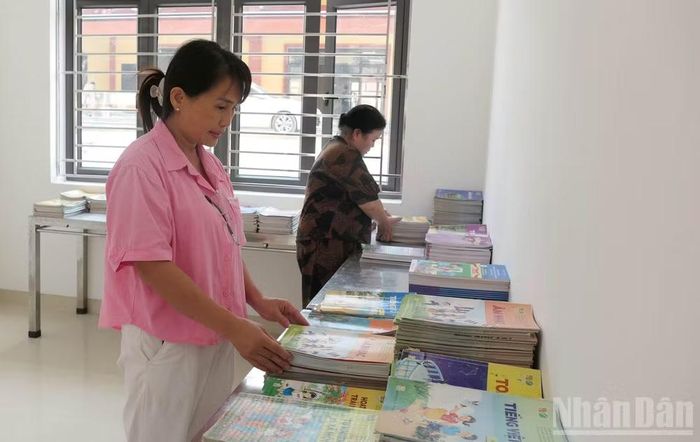 Trường phổ thông nội trú tiểu học và trung học cơ sở Thanh Thủy đã được thành lập, đang huy động giáo viên, phụ huynh học sinh đến trường chuẩn bị năm học mới.