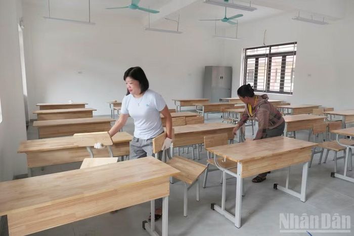 Lớp học mới, bàn ghế mới đã sẵn sàng để đón 1.077 học sinh trong năm học mới﻿ 2026-2027.
