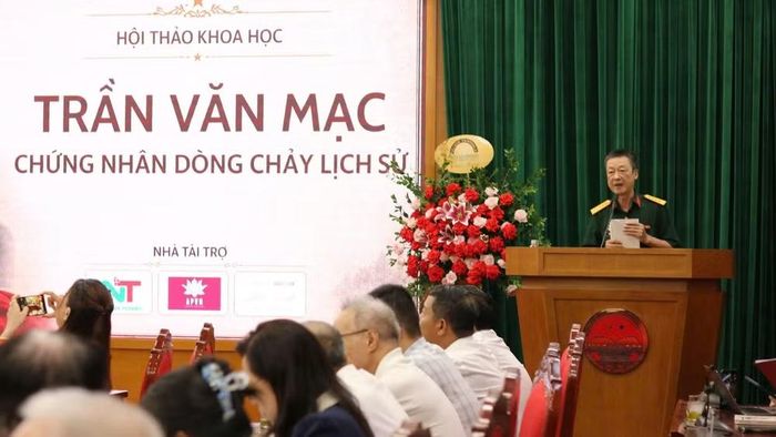 Đại tá, Phó Giáo sư, Tiến sĩ Nguyễn Thanh Tú, Phó Viện trưởng Viện Nhân học Văn hóa phát biểu tại hội thảo. (Ảnh: HẠNH NGUYỄN)