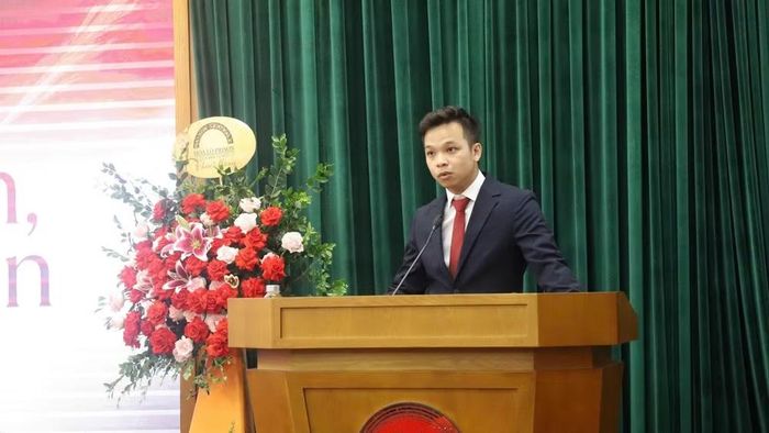 Phó Giáo sư, Tiến sĩ Trần Lê Hưng, cháu nội của cán bộ lão thành cách mạng Trần Văn Mạc phát biểu tại hội thảo. (Ảnh: Bảo tàng Đảng Cộng sản Việt Nam cung cấp)