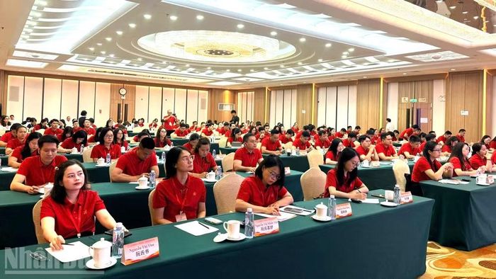 Các đại biểu tham dự tọa đàm. (Ảnh: HỮU HƯNG)