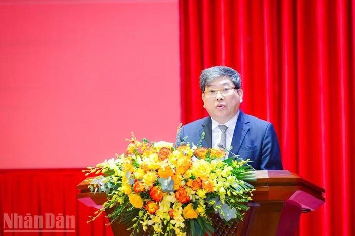 Đồng chí Nguyễn Duy Bắc trình bày báo cáo tổng kết tại lễ bế mạc. (Ảnh: BẢO LONG)