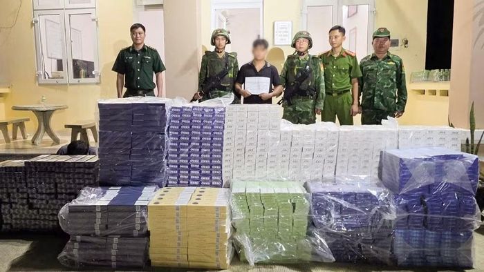 Bộ đội Biên phòng tỉnh Tây Ninh bắt giữ đối tượng và tang vật. (Ảnh: HẢI BẰNG)