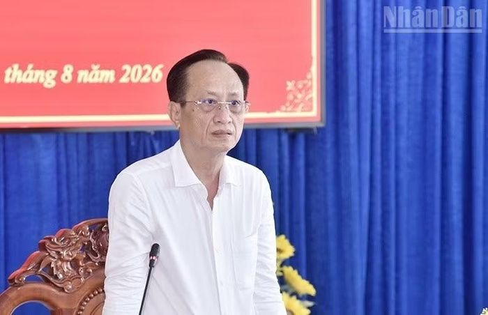 Đồng chí Phạm Văn Thiều phát biểu ý kiến chỉ đạo tại buổi làm việc với lãnh đạo chủ chốt xã Phước Long. (Nguồn ảnh: Lãnh đạo xã cung cấp)