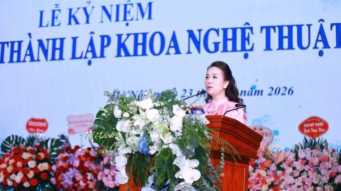Tiến sĩ Trần Thị Thu Hà, Trưởng khoa Nghệ thuật-Trường đại học Sư phạm Hà Nội phát biểu. (Ảnh: TÙNG LEE)
