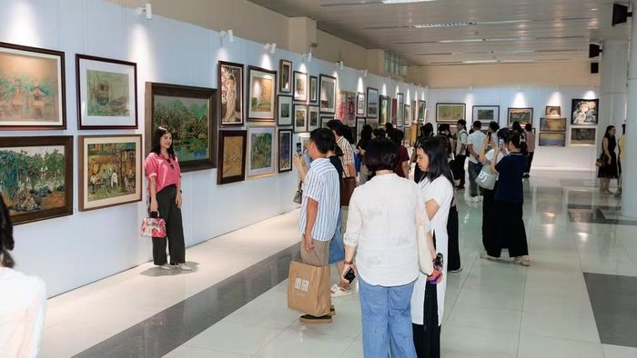 Một góc Triển lãm Mỹ thuật Quốc gia 2026: "Nghệ thuật và giáo dục: Truyền thống-Đương đại". (Ảnh: THỌ NAM)