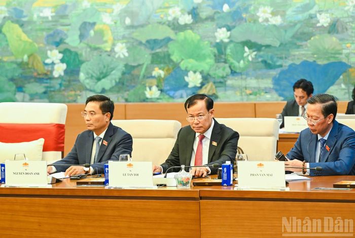 Các đại biểu Quốc hội Việt Nam dự hội đàm. (Ảnh: DUY LINH)