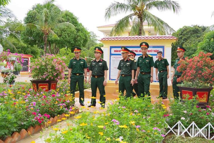 Làm theo lời Bác, doanh trại các đơn vị ở Sư đoàn 968 luôn xanh, sạch, đẹp. 