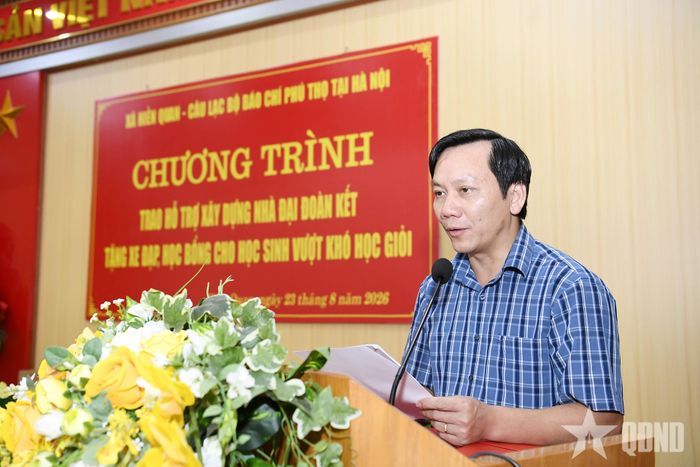 Đồng chí Đặng Đức Hải, Phó bí thư Thường trực Đảng ủy xã Hiền Quan phát biểu cảm ơn các đơn vị tài trợ.