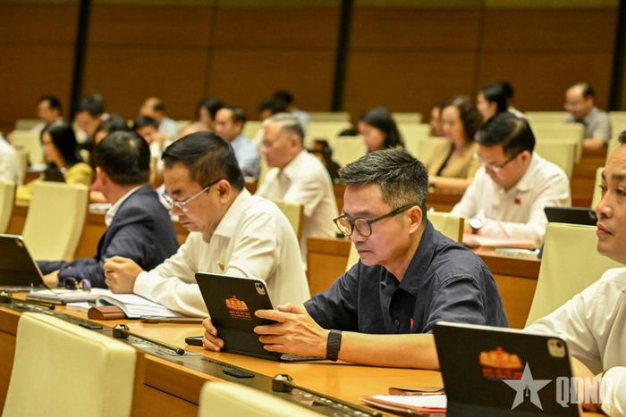  Các đại biểu tham dự phiên họp. Ảnh: TRỌNG HẢI