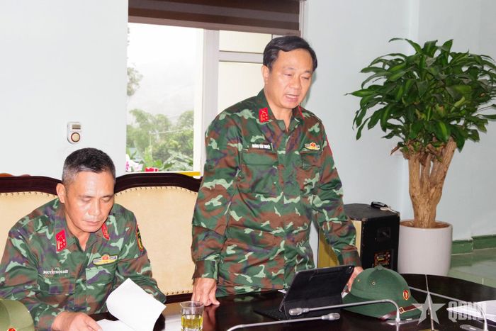  Đại tá Hoàng Văn Thuyết, Chính ủy Bộ CHQS tỉnh phát biểu tại buổi kiểm tra.