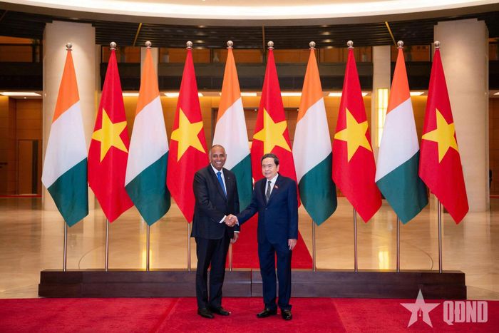 Chủ tịch Quốc hội Trần Thanh Mẫn và Chủ tịch Quốc hội Bờ Biển Ngà Patrick Achi.
