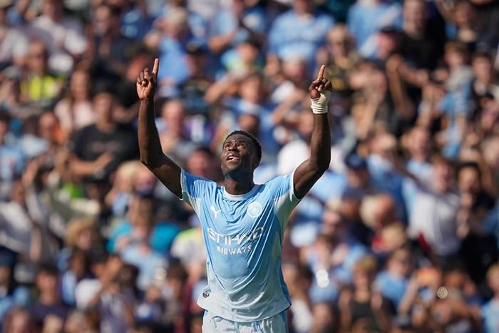 Marc Guehi gỡ hòa 1-1 cho Man City. Ảnh: AP 