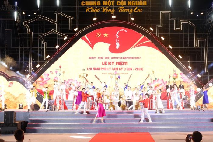 Các tiết mục văn nghệ tại lễ kỷ niệm.