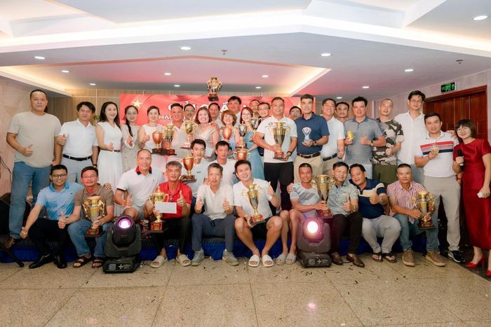 Tập thể Ban tổ chức, VĐV tham dự giải quần vợt tranh Cúp An Dương lần thứ X