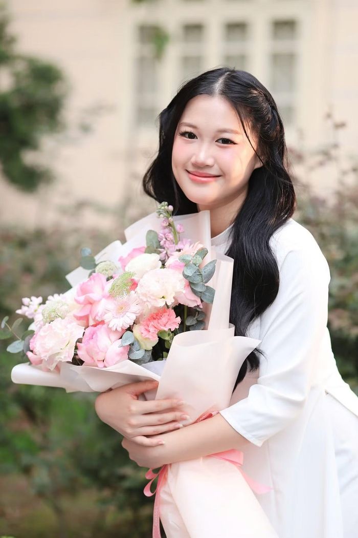 Nguyễn Thu Hương Giang cựu học sinh trường THPT Chuyên ĐH Sư phạm.