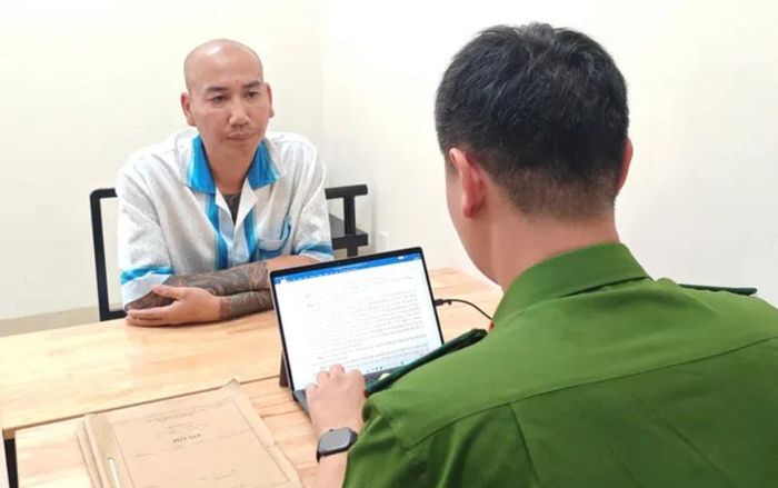 Lê Văn Phú tại cơ quan chức năng. Ảnh: Công an TP Hà Nội cung cấp