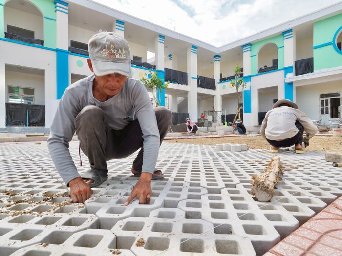  Hoàn thiện sân trường Trường Mầm non Tân Nhựt, xã Tân Nhựt 