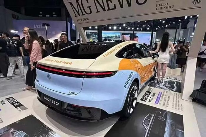Đáng chú ý, hai phiên bản có phạm vi 610km sử dụng pin bán rắn của Qingtao. Các phiên bản còn lại, bao gồm cả EV và PHEV, sử dụng pin lithium sắt photphat (LFP) của CATL.