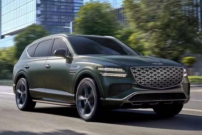 Genesis GV80 Hybrid 2026 dự kiến được công bố giá và mở bán tại thị trường Hàn Quốc từ tháng 9 tới, đánh dấu bước mở rộng đáng chú ý trong danh mục xe điện hóa của thương hiệu hạng sang thuộc Hyundai Motor Group.