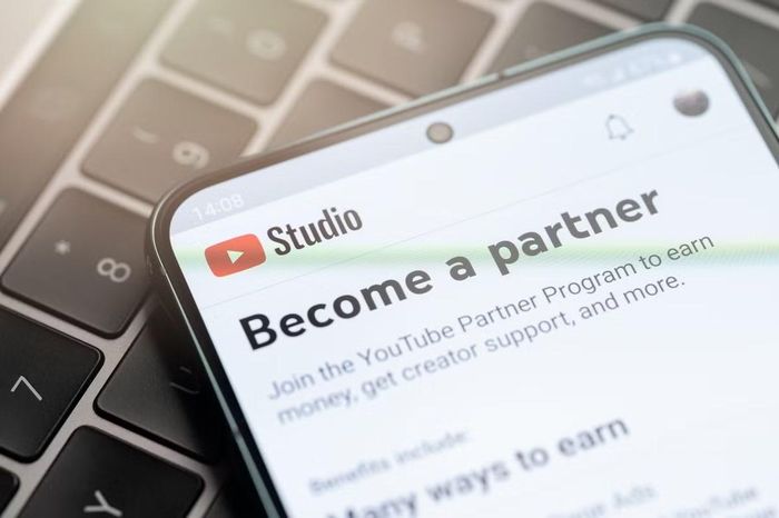 Người sáng tạo nội dung sẽ khó khăn hơn để tham gia Chương trình đối tác YouTube vào năm tới.