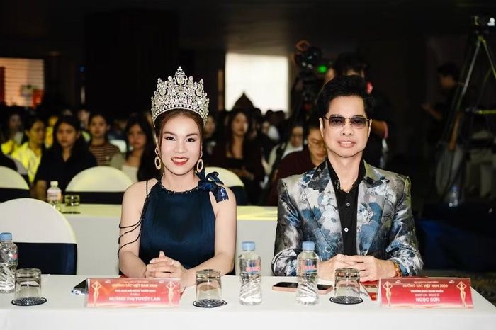  Danh ca Ngọc Sơn chấm thi trong đêm bán kết. 