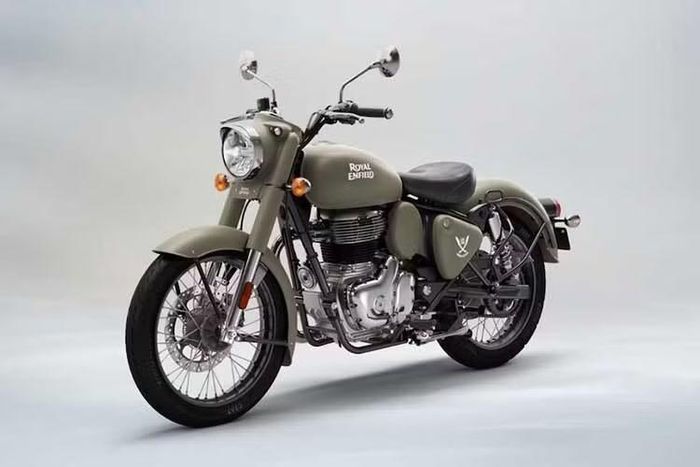Hãng xe Royal Enfield vừa cho ra mắt một phiên bản đặc biệt khác của dòng Classic 350 , có tên gọi là Gorkha Edition. Phiên bản này nhằm tôn vinh Trung đoàn Gorkha của Quân đội Ấn Độ. Thay đổi đáng kể nhất trên phiên bản Gorkha mới là lớp sơn màu xanh quân đội mờ.