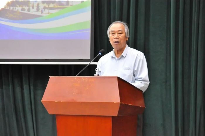 Nguyên Chủ tịch Hội Hữu nghị Việt Nam-Uzbekistan Lương Phan Cừ chia sẻ những dấu ấn trong hành trình 30 năm hoạt động của Hội và vai trò của các thế hệ hội viên trong vun đắp tình hữu nghị hai nước. (Ảnh: Trung Anh)