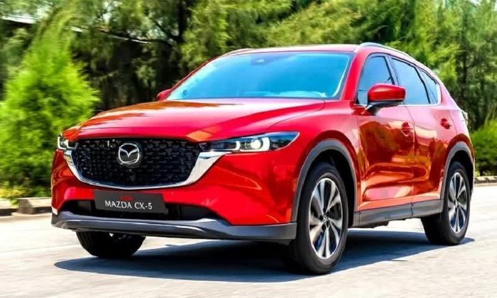 Mazda CX-5 sở hữu ngoại hình đặc trưng theo ngôn ngữ thiết kế Kodo với những đường nét mềm mại nhưng vẫn tạo cảm giác khỏe khoắn.