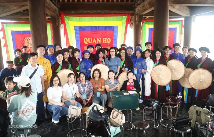 Kiều bào Lê Thị Bích Hường mong muốn các cơ quan đại diện Việt Nam ở nước ngoài tăng cường phối hợp với những người am hiểu, có khả năng thực hành và quảng bá Quan họ. (Ảnh: Thành Long)