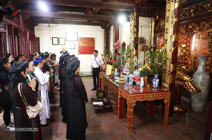 Các hoạt động tìm hiểu văn hóa truyền thống có thêm chất liệu thực tế để truyền tải tình yêu tiếng Việt, văn hóa và con người Việt Nam tới các thế hệ trẻ người Việt xa quê. (Ảnh: Thành Long)