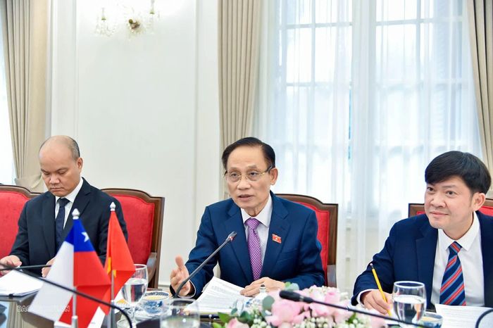 Ủy viên Bộ Chính trị, Bộ trưởng Ngoại giao Lê Hoài Trung phát biểu tại cuộc hội đàm với Bộ trưởng Ngoại giao Chile Francisco Pérez Mackenna.