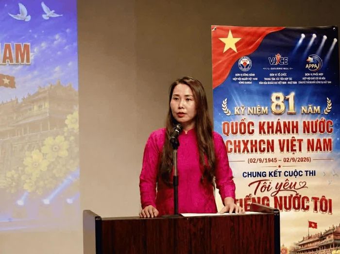 Trưởng Ban Tổ chức Lê Thương phát biểu tại Chung kết Cuộc thi “Tôi yêu Tiếng nước tôi”. (Nguồn: BTC)