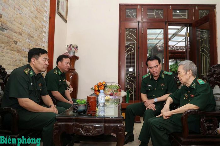 Thiếu tướng, Tiến sĩ Đặng Vũ Liêm bày tỏ vui mừng trước những bước phát triển của lực lượng Bộ đội Biên phòng. Ảnh: Xuân Khoa