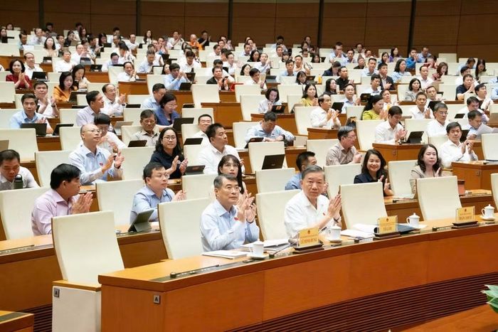 Tổng Bí thư, Chủ tịch nước Tô Lâm và Thủ tướng Chính phủ Lê Minh Hưng cùng các đại biểu Quốc hội tại phiên họp (ảnh QH).