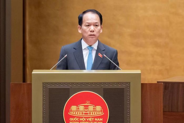 Bộ trưởng Bộ Tư pháp Hoàng Thanh Tùng trình bày Báo cáo tóm tắt tiếp thu, giải trình và chỉnh lý dự thảo Luật (ảnh QH).