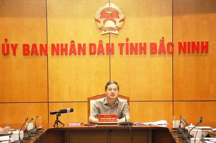 Chủ tịch UBND tỉnh Phạm Hoàng Sơn phát biểu chỉ đạo tại điểm cầu Bắc Ninh. Ảnh: bacninh.gov.vn