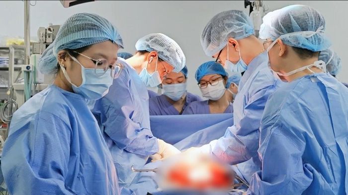 Ca phẫu thuật kéo dài 5 giờ với nhiều thách thức