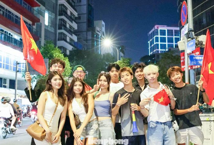 Chiến thắng 2-0 giúp tuyển Việt Nam tạo lợi thế trước trận lượt về. Thầy trò HLV Kim Sang-sik sẽ tiếp Thái Lan trên sân Mỹ Đình lúc 20h ngày 26/8, trong trận đấu quyết định chức vô địch ASEAN Cup 2026.
