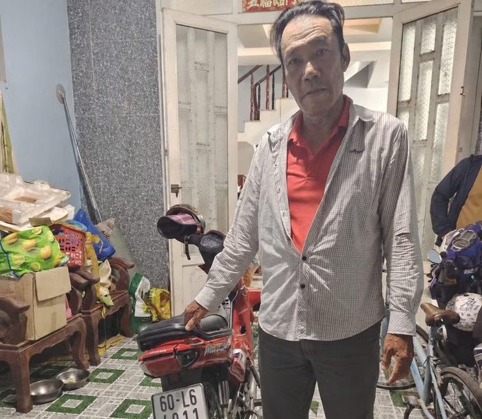 Phạm Văn Hùng cùng tang vật.