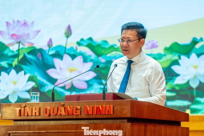 Ông Nguyễn Việt Dũng, Giám đốc Sở Giáo dục và Đào tạo tỉnh Quảng Ninh phát biểu tại hội nghị.