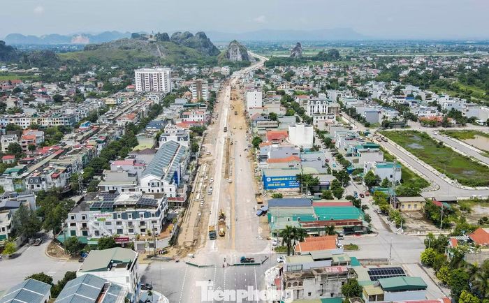 Dự án dài 1,5 km có điểm đầu giao với quốc lộ 47 tại ngã tư Phú Sơn, điểm cuối nối tiếp nút giao thuộc dự án đường nối TP. Thanh Hóa (cũ) với sân bay Thọ Xuân. Tổng số hộ dân bị ảnh hưởng bởi dự án là 367 hộ và 15 tổ chức, với diện tích 6,2ha.