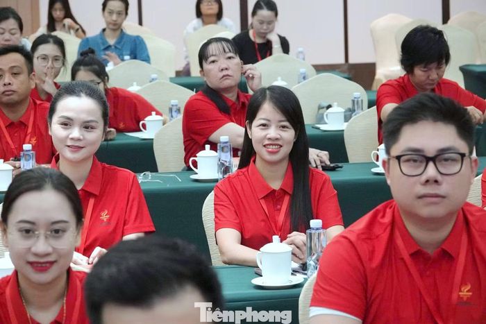 Các đại biểu thanh niên cùng tham dự buổi báo cáo chuyên đề, sáng 23/8. Ảnh: Nguyễn Minh