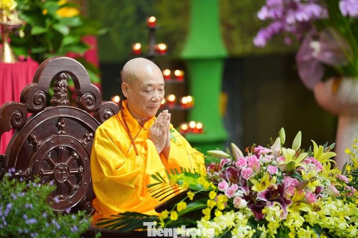 Đại lễ có sự tham dự của Hòa thượng Thích Bảo Nghiêm, Phó Chủ tịch Hội đồng Trị sự, Trưởng Ban Hoằng pháp Trung ương Giáo hội Phật giáo Việt Nam, Trưởng Ban Trị sự Giáo hội Phật giáo Việt Nam TP Hà Nội, trụ trì chùa Bằng, cùng các tăng ni và Phật tử.