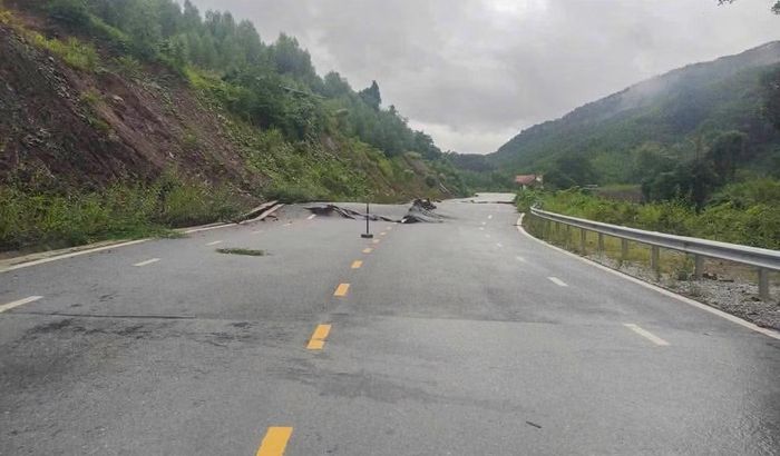Do ảnh hưởng của mưa lớn trong hai ngày (21 và 22/8), nhiều tuyến giao thông huyết mạch quốc lộ 4A và 4B nối các tỉnh Quảng Ninh, Lạng Sơn, Cao Bằng xuất hiện tình trạng ngập úng, sạt lở, hoặc bong nứt vỡ mặt đường gây khó khăn cho việc đi lại.