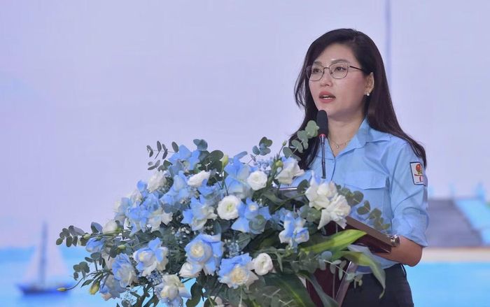 Chị Hồ Hồng Nguyên - Bí thư T.Ư Đoàn, Chủ tịch Hội đồng Đội T.Ư phát biểu tại Hội nghị.