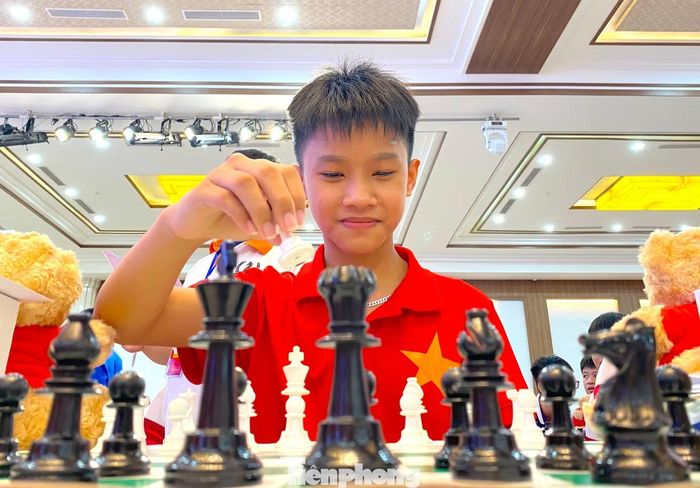 Nhiều em nhỏ nhưng đã thể hiện được khả năng, bản lĩnh chơi cờ của mình.