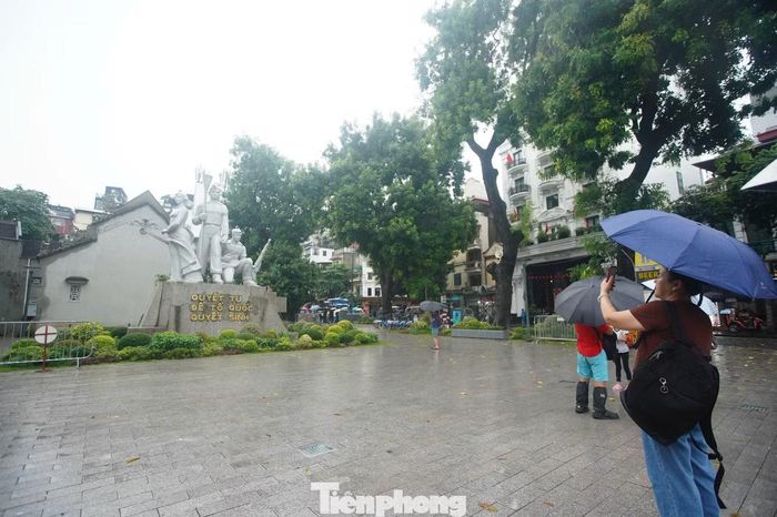 Trên cơ sở nghiên cứu và tham vấn ý kiến các cơ quan, đơn vị, chuyên gia, nhà khoa học, thành phố đã cân nhắc kỹ, chỉ đạo các cơ quan liên quan phối hợp triển khai phương án di chuyển tượng đài Quyết tử để Tổ quốc quyết sinh tại khuôn viên di tích quốc gia đền Bà Kiệu về không gian thuộc Bộ Tư lệnh Thủ đô.