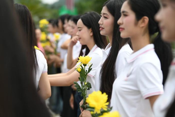 Tại Lai Châu, các thí sinh được trải nghiệm, tham quan nhiều địa danh, không gian văn hóa nổi tiếng như chùa Linh Ứng, đỉnh núi Lao Tỷ Phùng, làng du lịch cộng đồng Lao Chải... Với nhiều thí sinh, chuyến đi không chỉ mở ra cơ hội khám phá cảnh sắc Tây Bắc, còn giúp họ hiểu hơn về lịch sử, văn hóa và đời sống của đồng bào các dân tộc nơi đây.